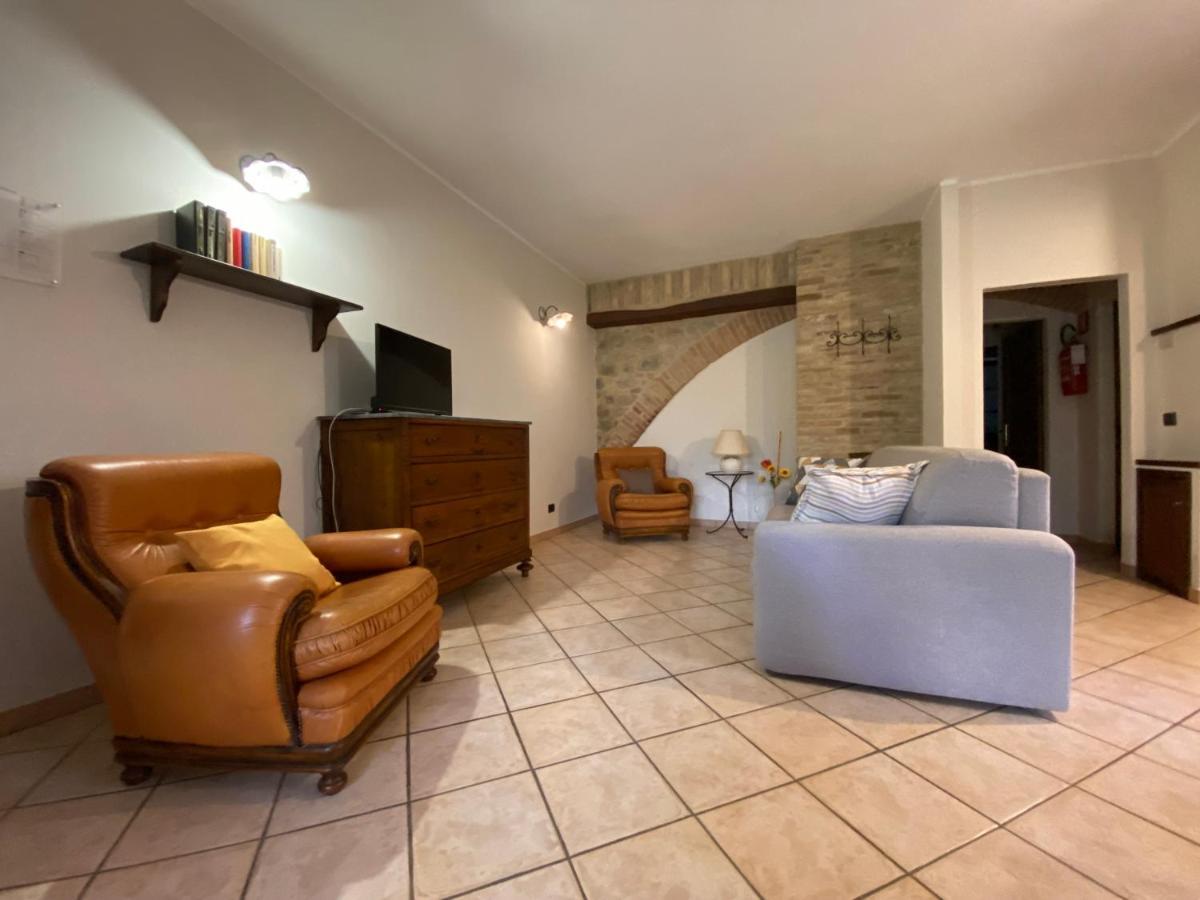 Agriturismo Il Pozzo カスティリオーネ・ドルチャ エクステリア 写真